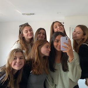 Meet your Posher, Ava